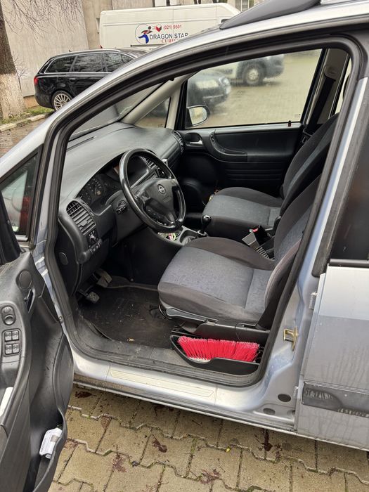 Vand Opel Zafira, 1.6 , 16V, benzina, EURO 4, 7 locuri, culoare gri