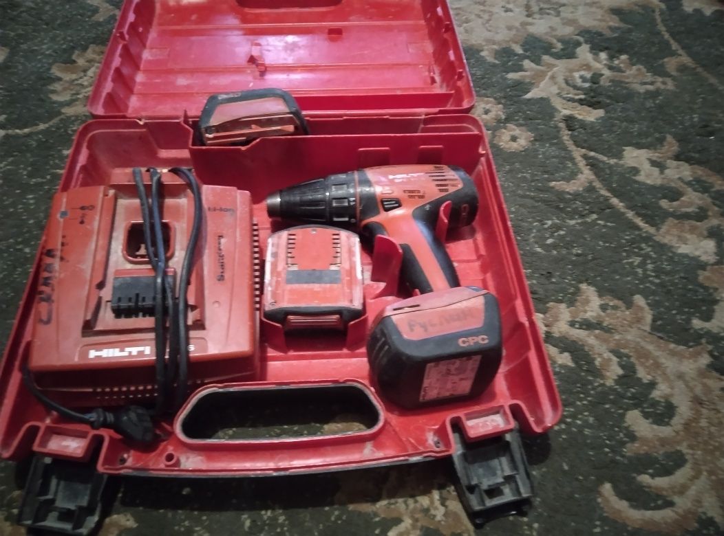 .продаеться акумуляторный шуруповерт Hilti
