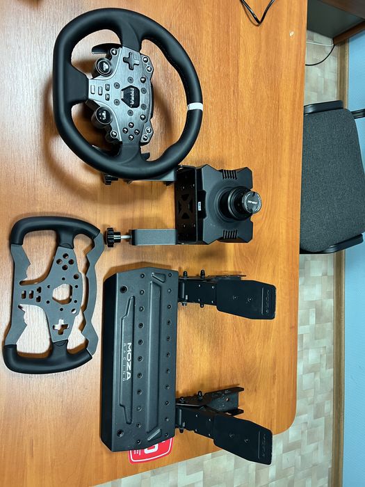 Moza r5 база DD в отличном состоянии.