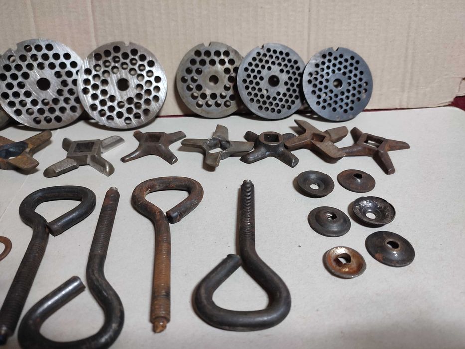 Accesorii pt. masini vechi de tocat (nr.8 si 10)