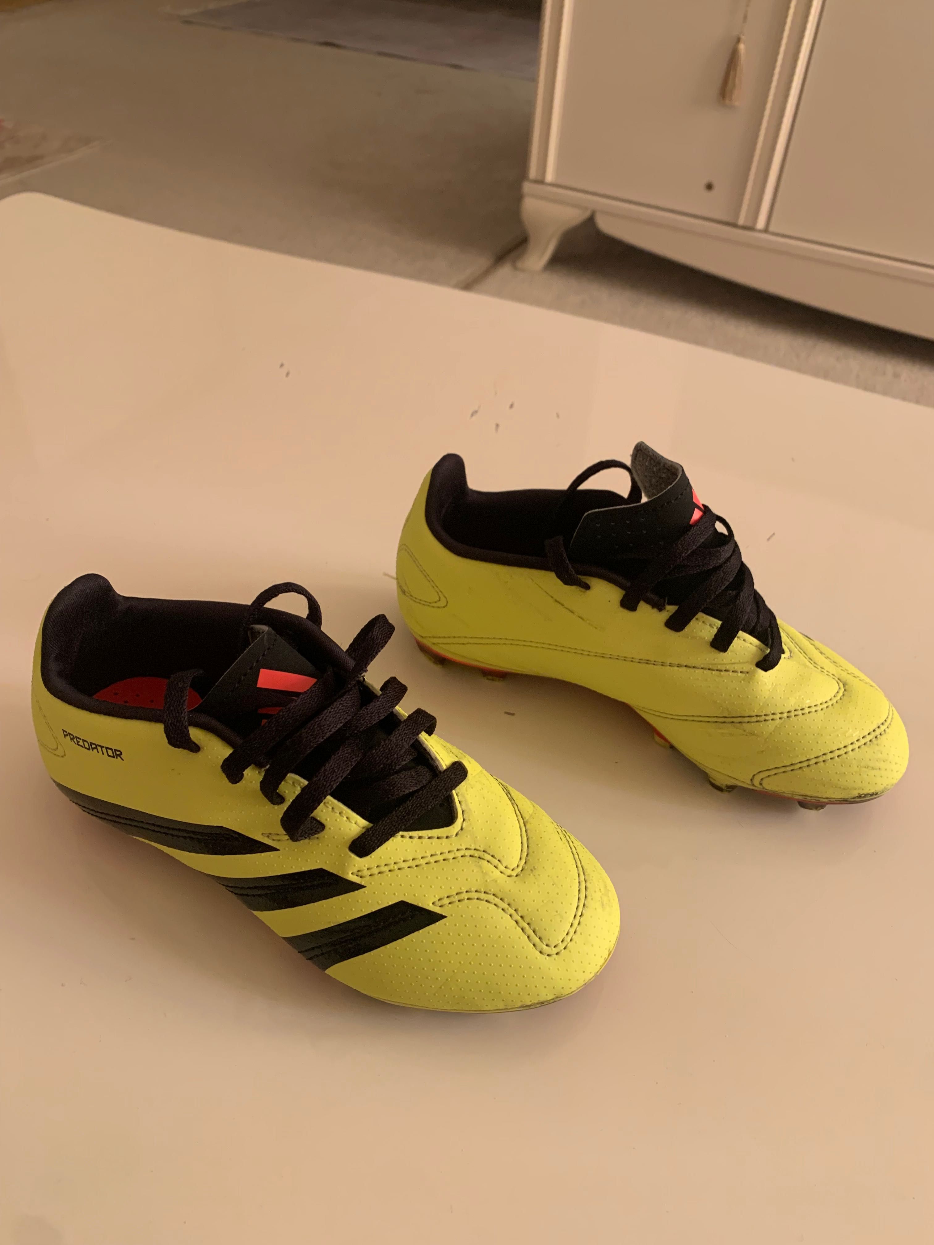 Оригинални детски бутонки Adidas Predator, 32 номер
