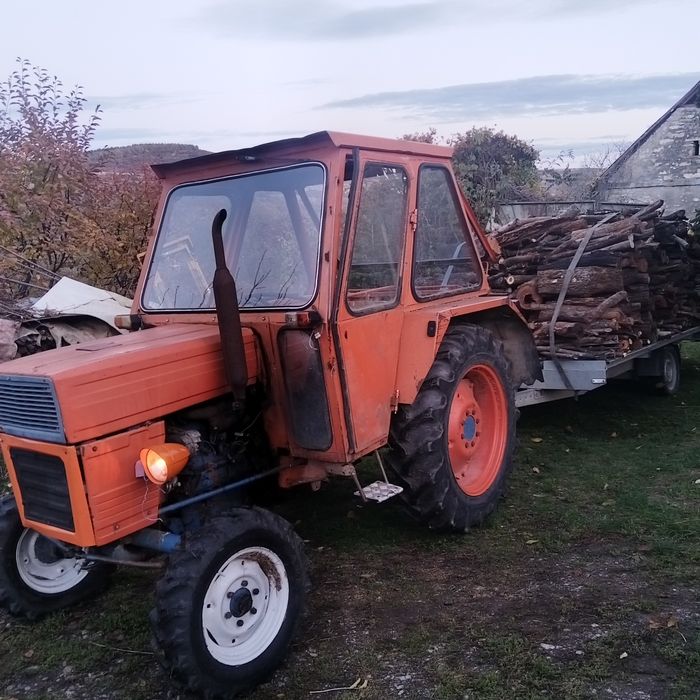 Vand traktor 445 cu plug