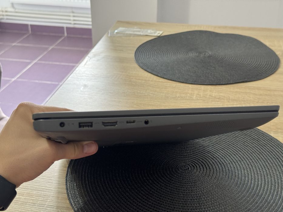 Laptop Lenovo IdeaPad 3 15ITL6 ca nou de 4gb. RAM și 256 SSD