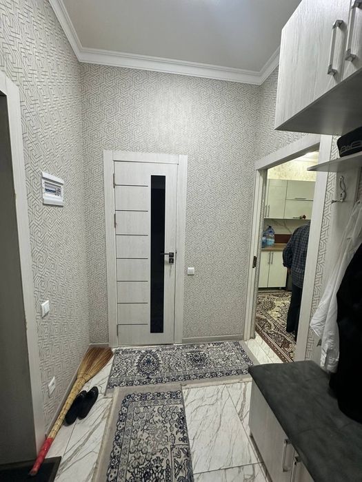 5  етажлик  домнинг  2 етажига  50 мкв  кв  сотувга  чик,арилган холат