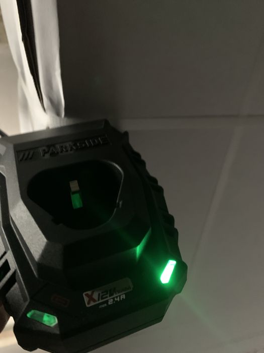 Incarcator si acumulator Li ion, noi