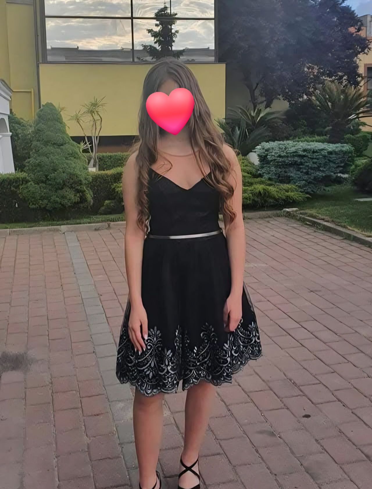 Rochie neagră banchet