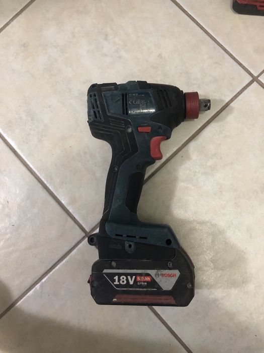 Masina de insurubat cu impact Bosch GDX 18 v 200 cu acumulator 5 ah