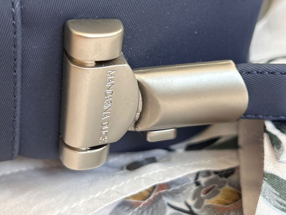 Mandarina duck страхотна чанта в тъмно синьо