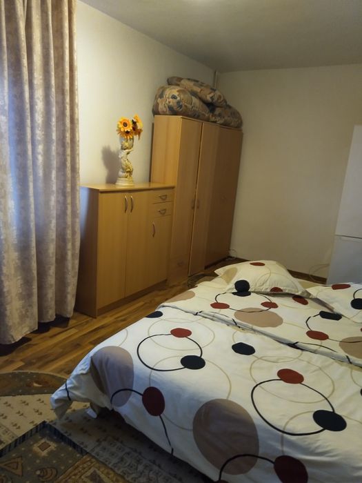 Închiriez garsonieră