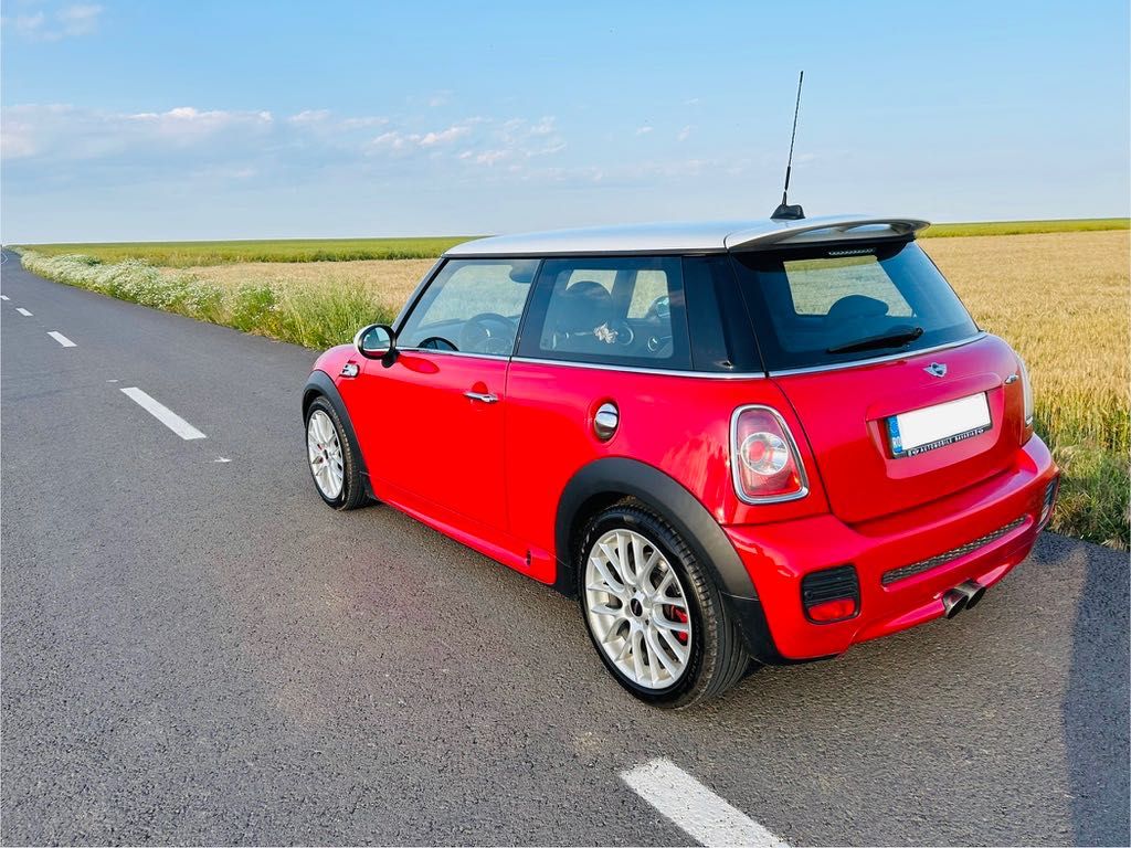 Mini John Cooper Works 1.6 Turbo 211 CP bine întreținută