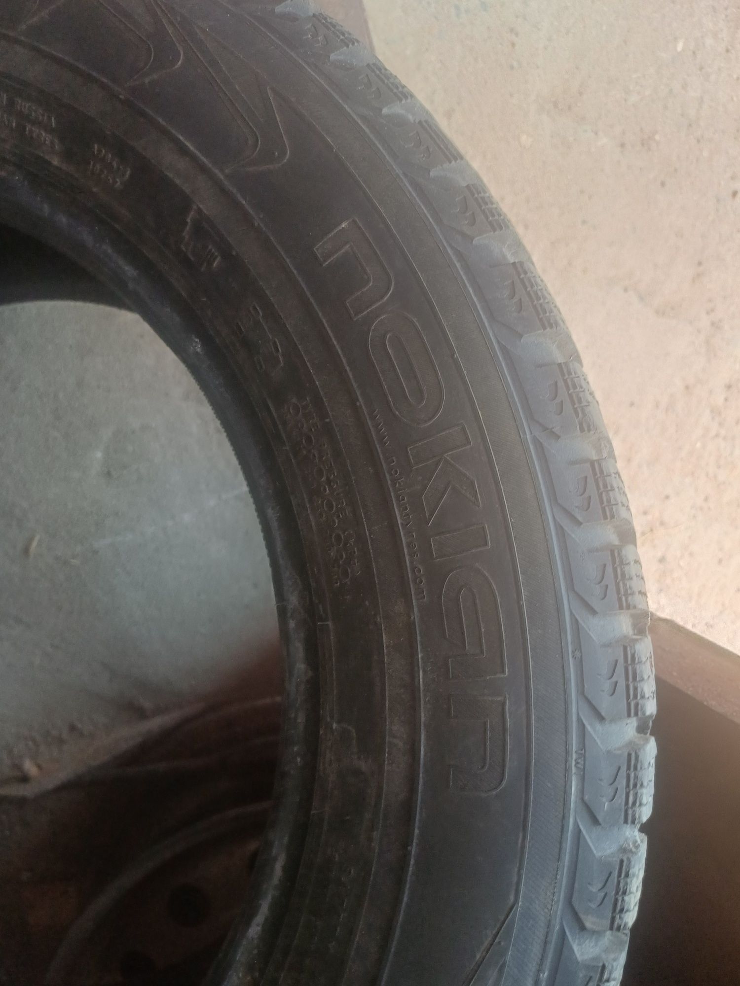 Продам комплект зимних шин 215 60 R-16