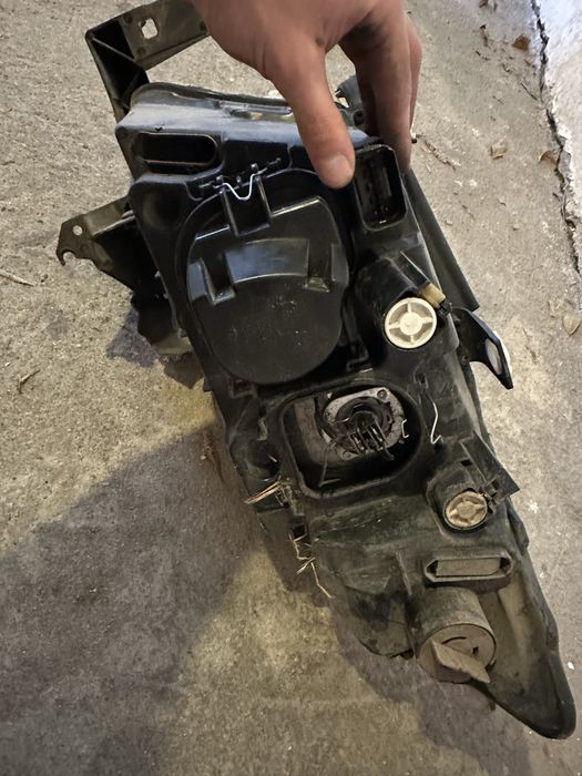 Фарове за бмв е90 е91 халоген bmw halogen farove