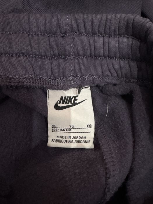 Анцунг nike размер s от дамската номерация и xL от детската