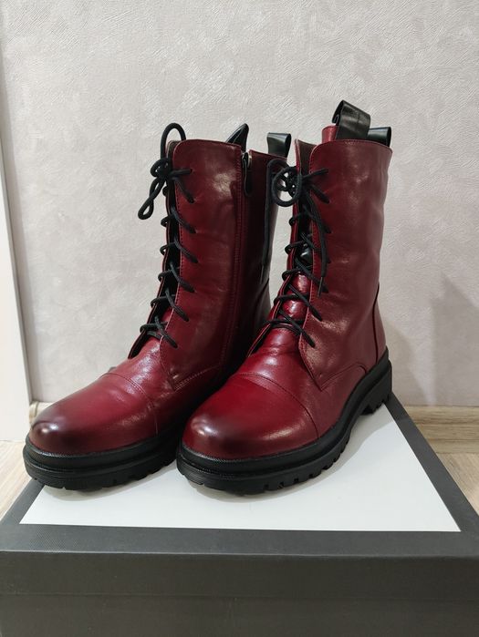 Продам новые женские зимние ботинки