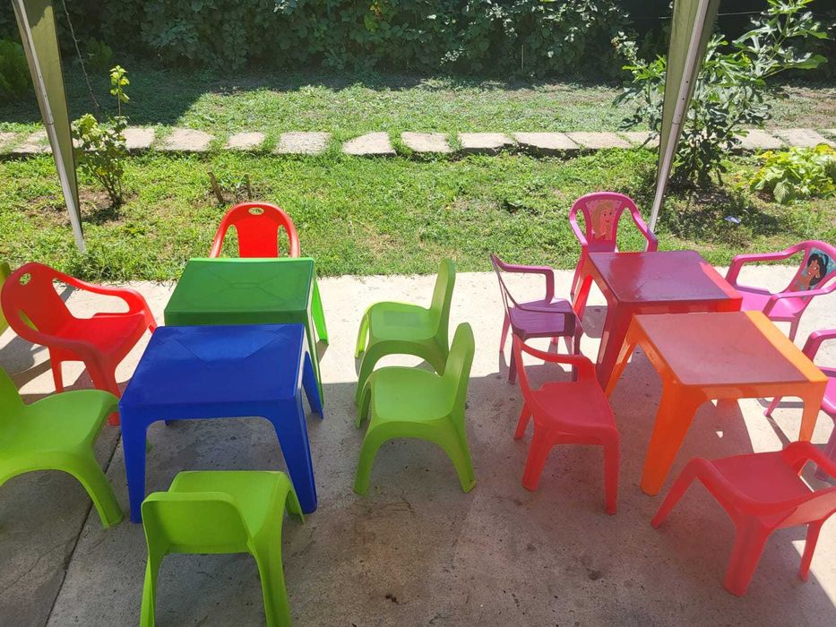 Inchiriez mese si scaune copii pentru diverse evenimente