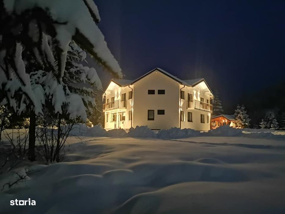 Vanzare - Cabana cu afacere la cheie, 450 mp utili, teren 27 ari, zona