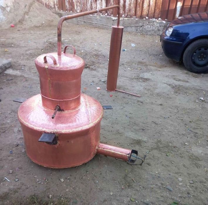 Vând un cazan de țuică din cupru alimentar capacitate de 150l cu fundu