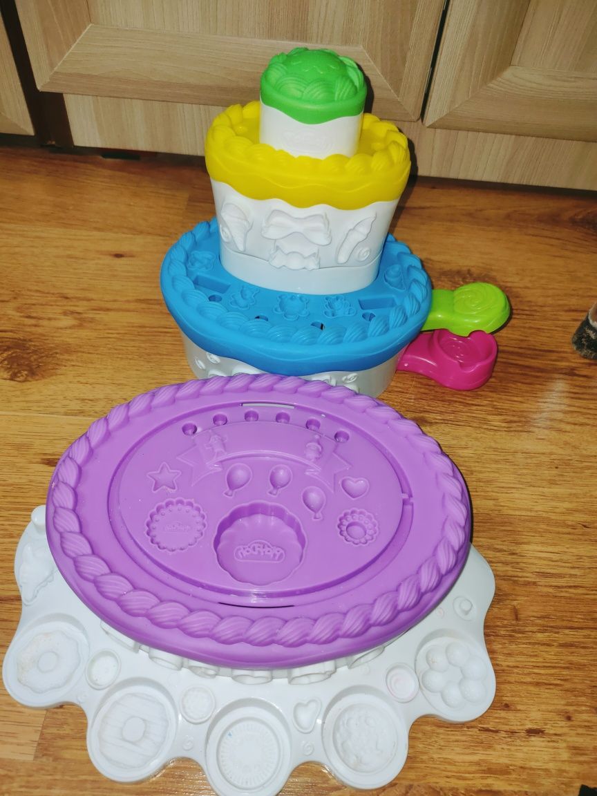 Срочно Hasbro набор "Праздничный торт Play-Doh"