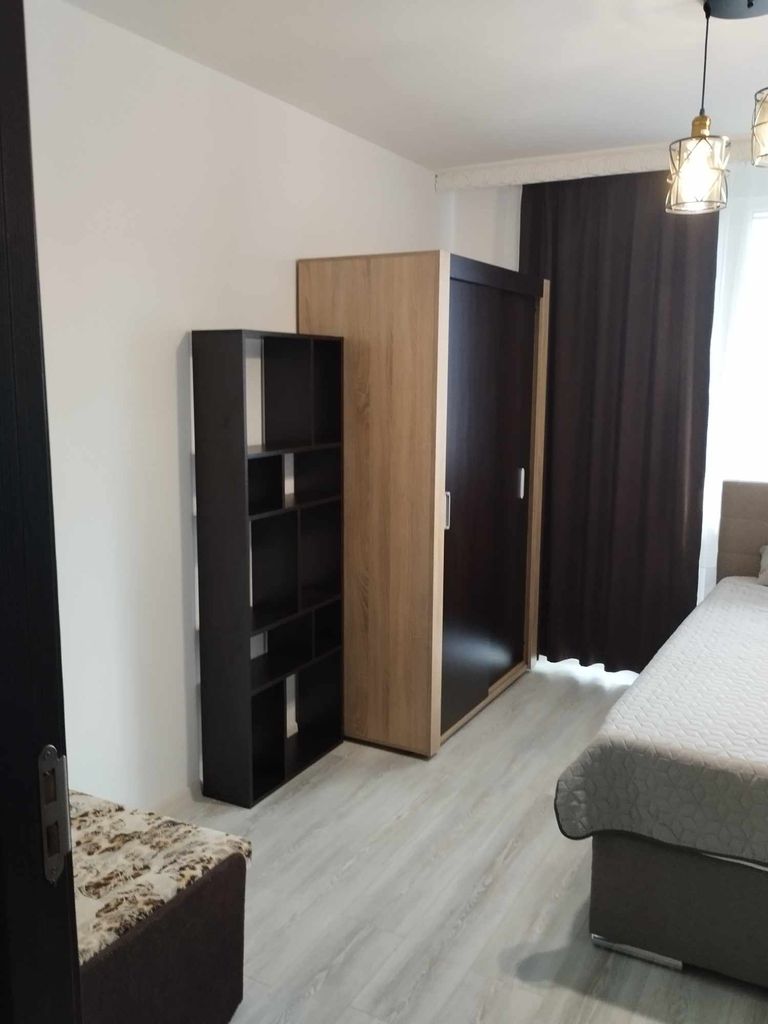 Дава се под наем Тристаен апартамент в Бургас, Център - 80 кв.м за 459 € - Снимка #5