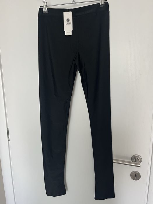 Colanti negri noi, cu eticheta