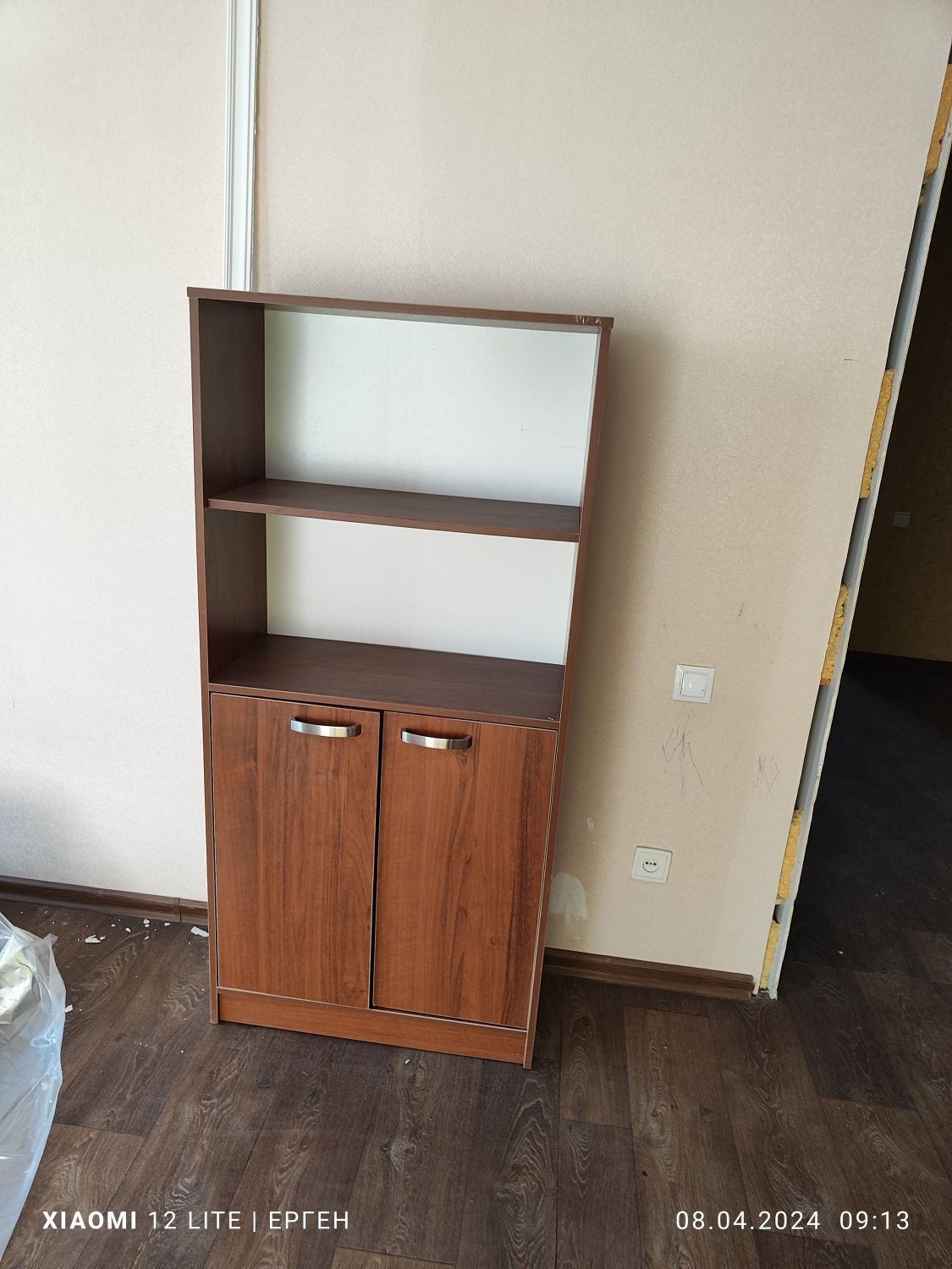 Продам шкафы для офиса в количестве 2 штуки.