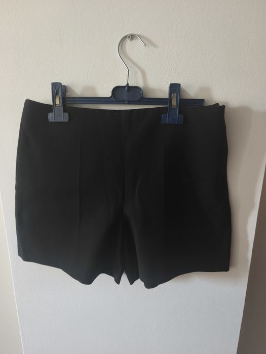 Pantaloni scurți Zara