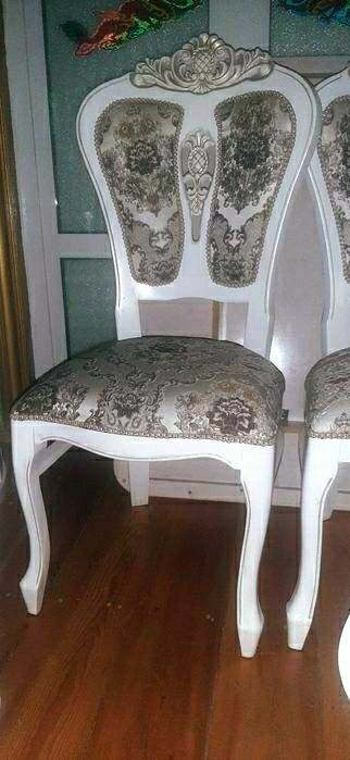 Стол 12 стульев новый,из чистого дерева.продаю в связи переездом.