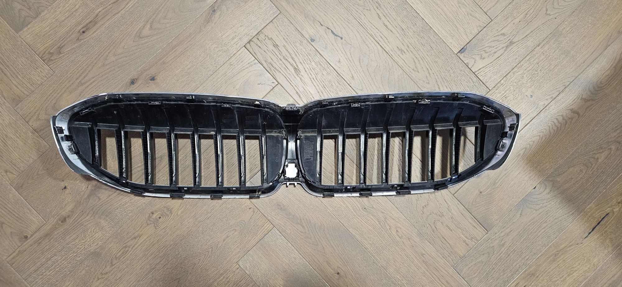 Vând grila radiator BMW SERIA 3 G20
