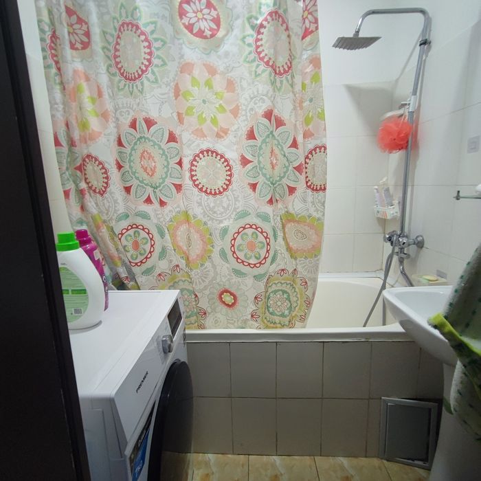 Sergeli-5A da 3 xona Jihozlari bilan Srochna Oilaga Arendaga Beriladi.