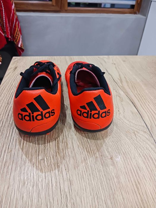 Оригинални бутонки на Adidas