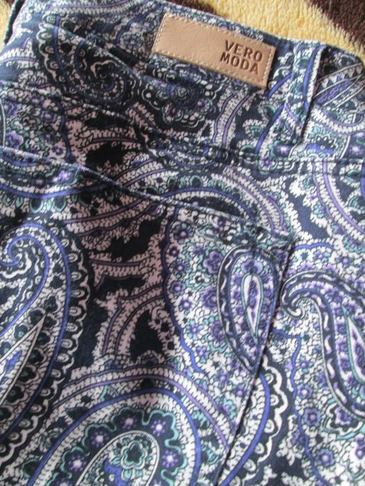 jeans Vero Moda cu model