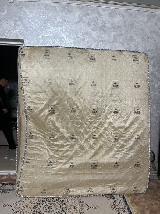 Кровать хррошый состаяний