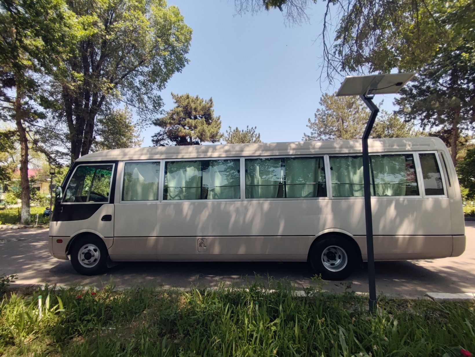 Avtobus sotiladi Mitsubishi