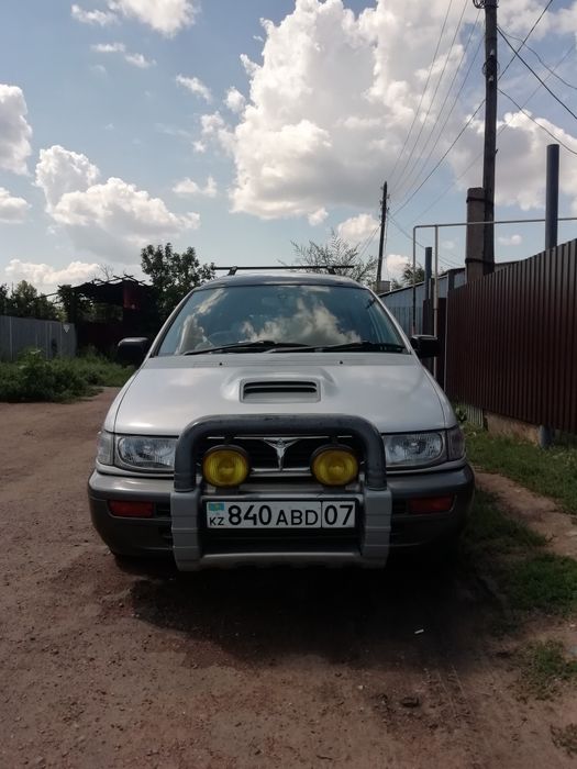 Митсубиси Шариот