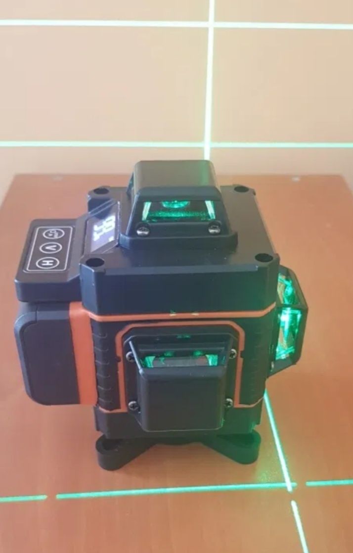 Лазерен нивелир 4D 16 линии пълен комплект с две батерии самонивелиращ