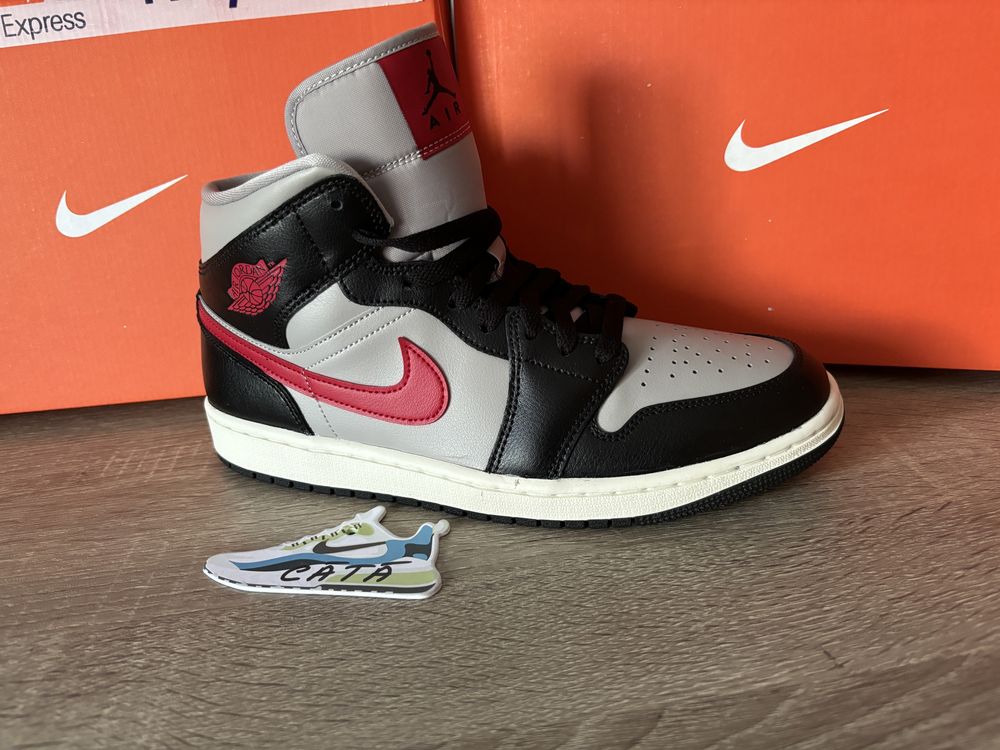 Jordan retro 1 Mid