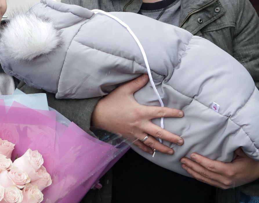 Бесплатно отдам конверт на выписку