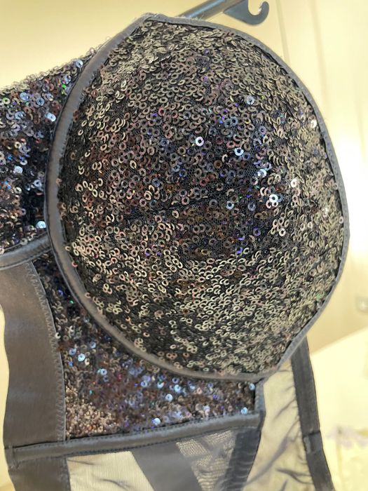 Блестящо Бюстие !!!