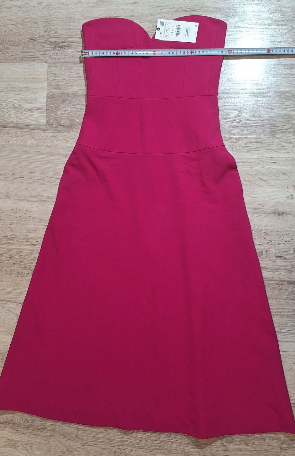 Rochie Zara fuchsia cu croială dreaptă şi

buzunare - marime S