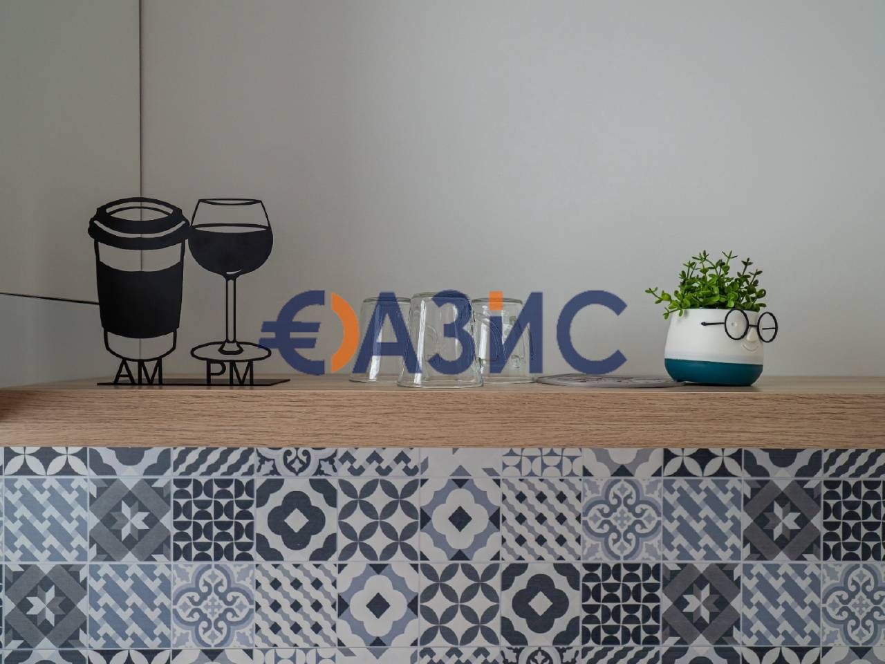 Къща на 3 етажа 320 кв. м. + парцел 500 кв. м., м. Инцараки, Свети