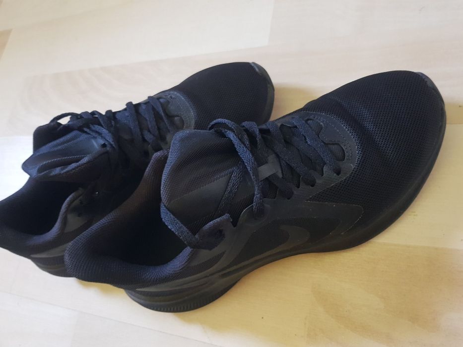 Adidasi Nike si New Balance