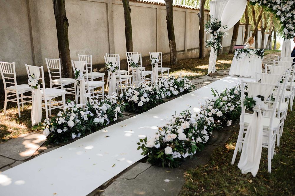 Inchiriem pentru Evenimente:Aranjamente Florale,Decoratiuni ,Accesorii