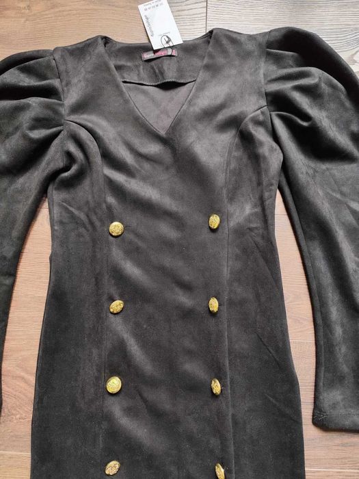 Нова къса черна дамска рокля по тялото с буфан ръкави