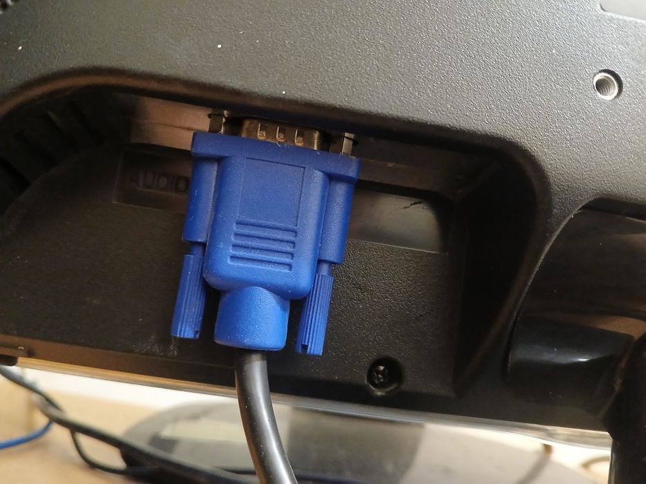 Монитор easung, вход vga