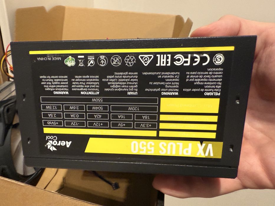 продам блок питания Aerocool 550