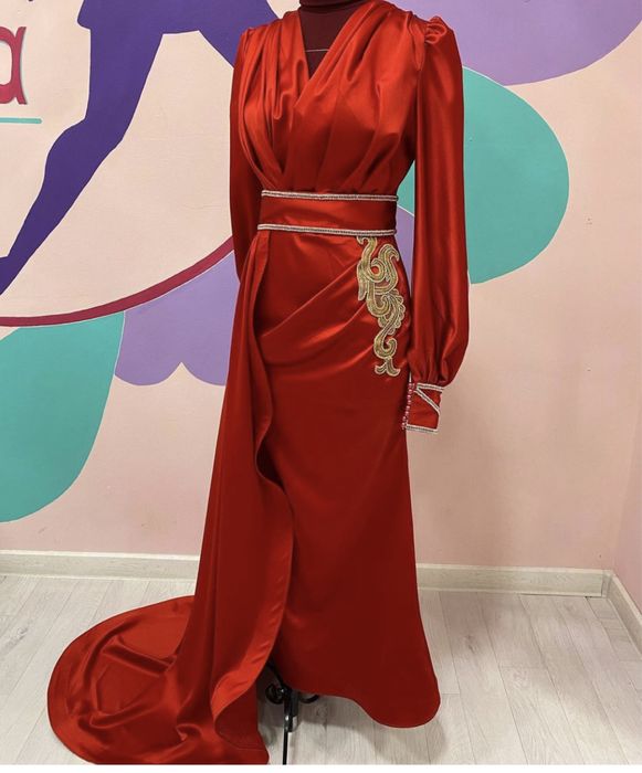 Вечернее женское платье