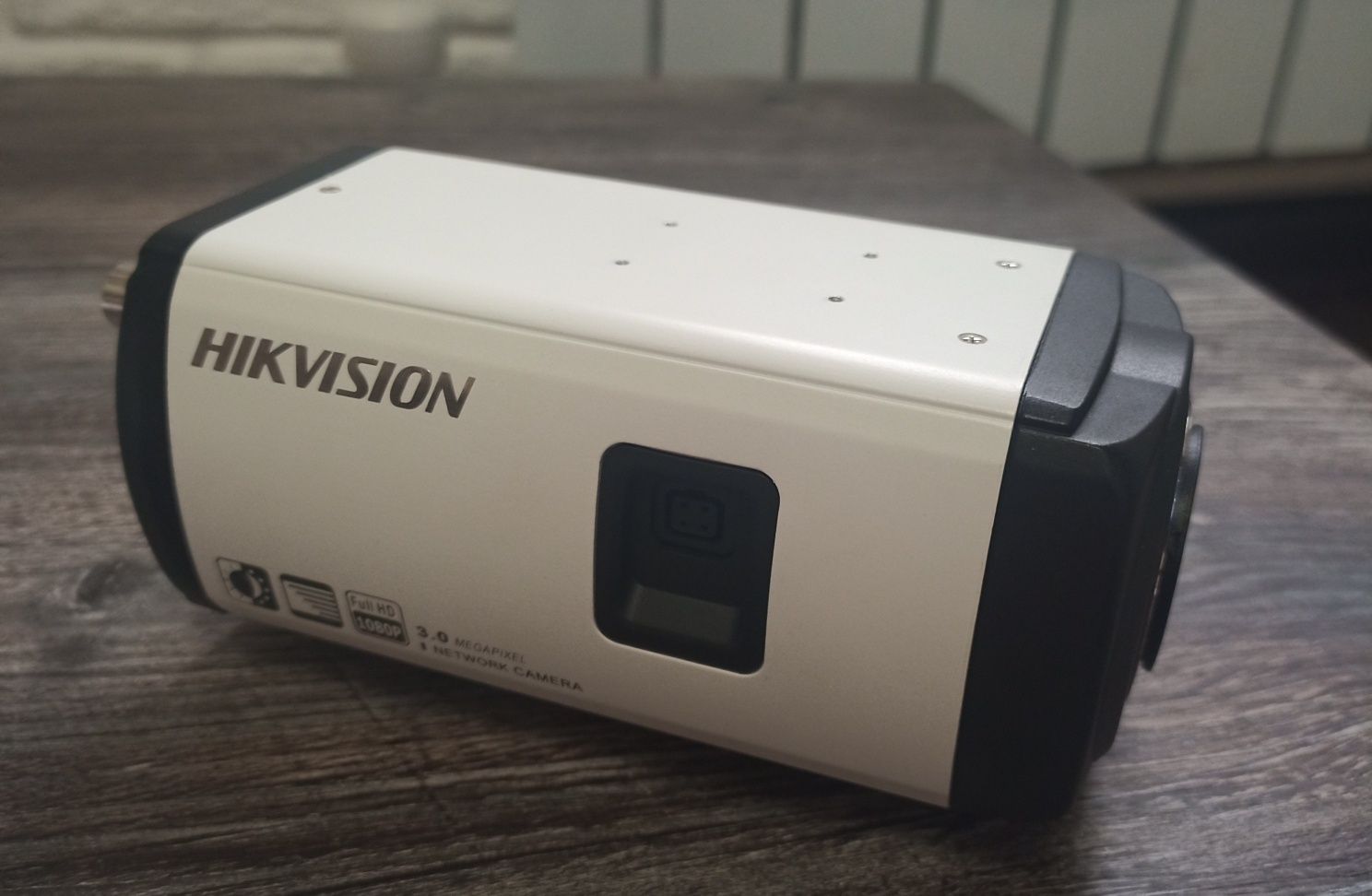 Корпусная сетевая IP видеокамера "Hikvision DS-2CD854F-E"
