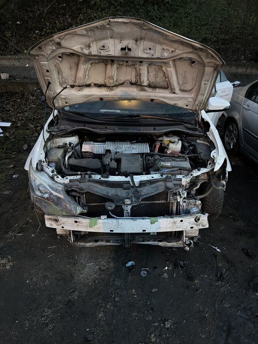 Toyota Auris 2013 1.8 Benzina + Hybrid Avariat