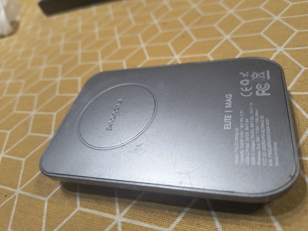 преносима батерия за вашия iPhone.
PhoneSuit Elite Mag | Magnetic Wire