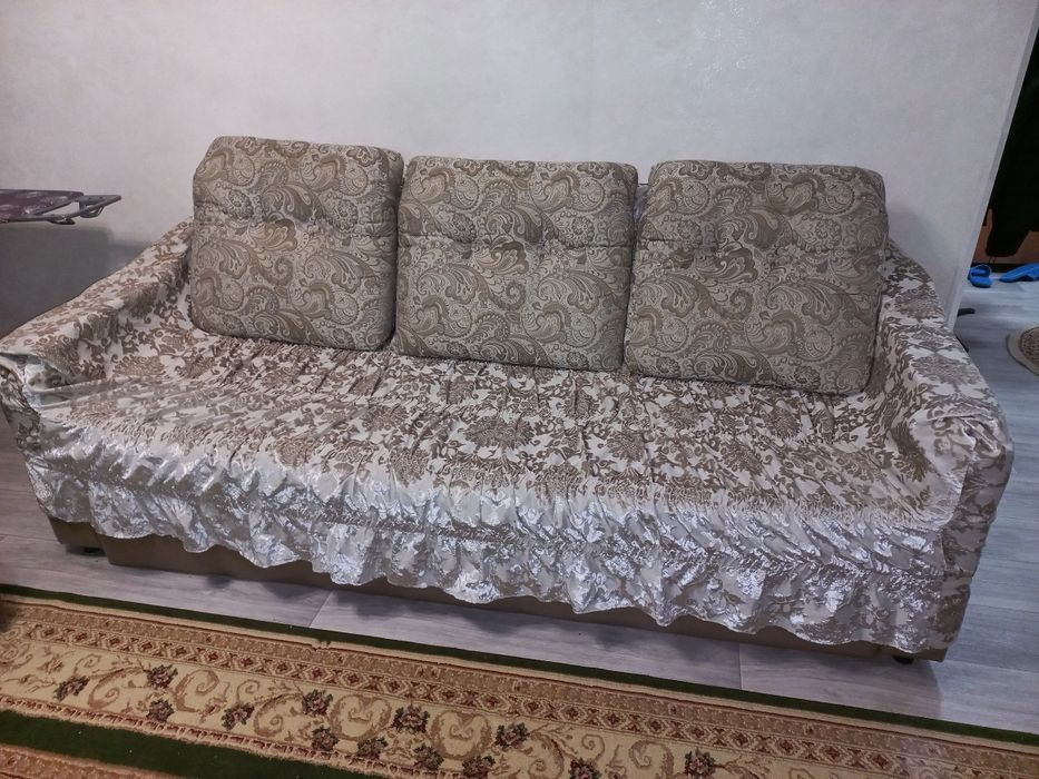 Продам диван 3м (в подарок дивандейк)
